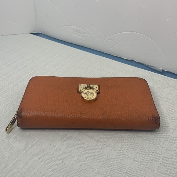 Michael Kors Orange 🍊 Hamilton Traveler Large Zip Leather Wallet - Picture 5 of 12